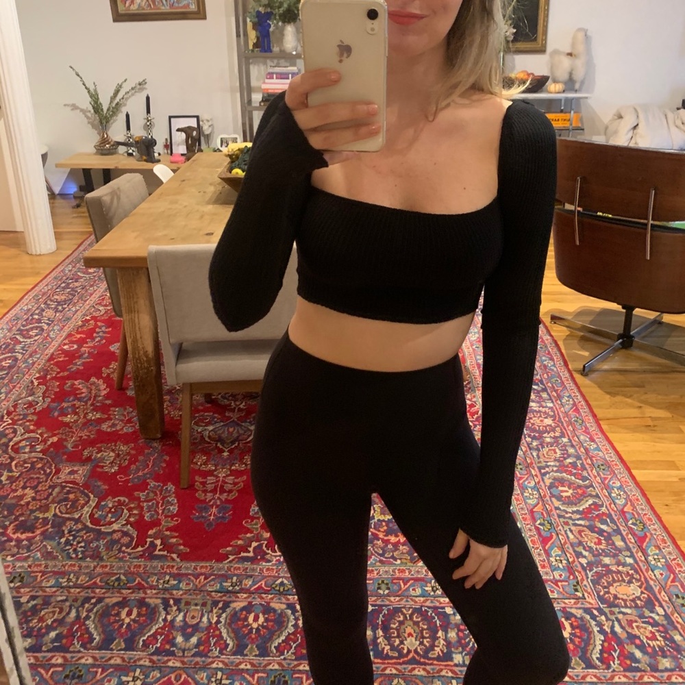 Long sleeve crop knit top